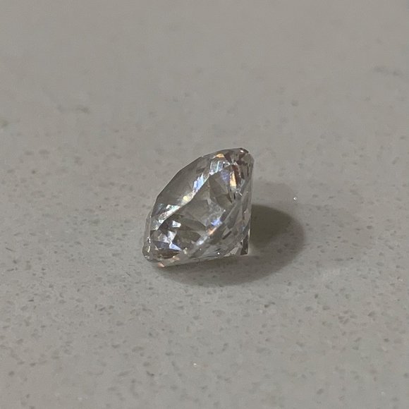 4 Carat Manufactured Diamond - Picture 3 of 6